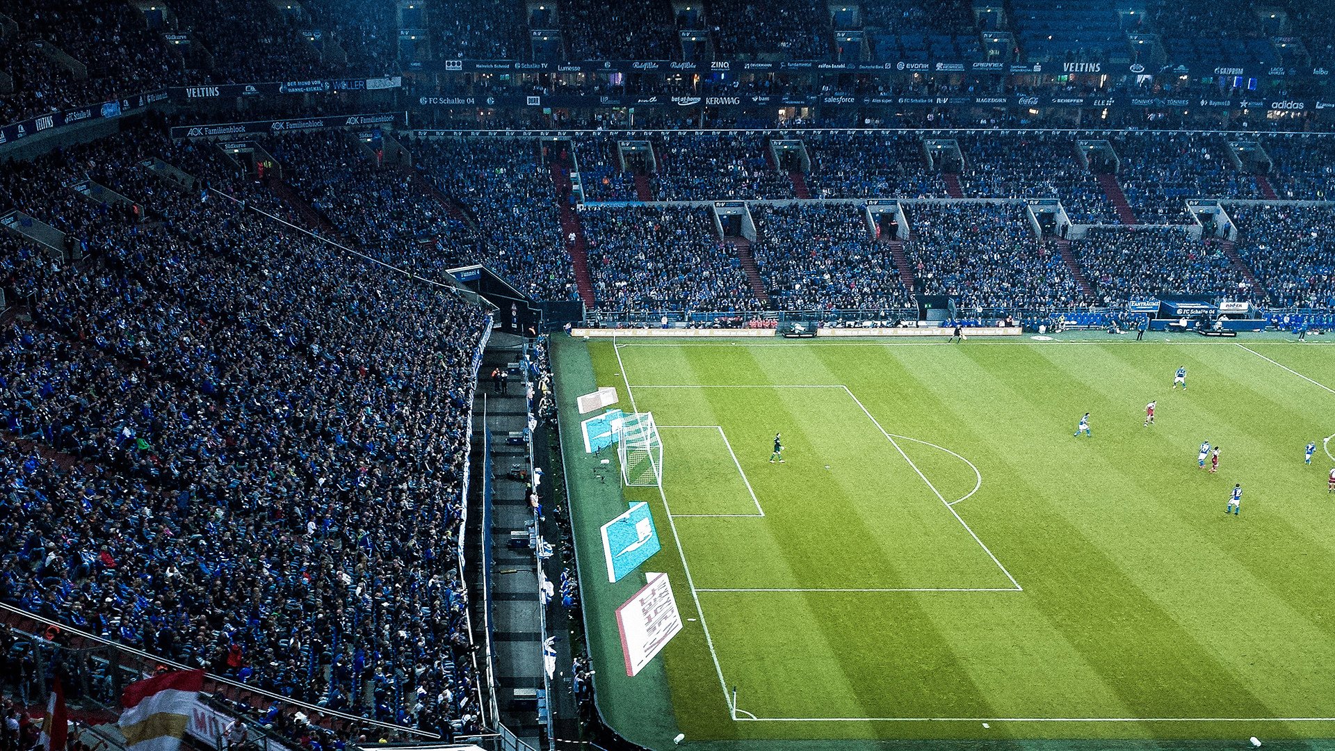 欧冠焦点战：曼城与巴黎3比3战平 哈兰德姆巴佩双双破门